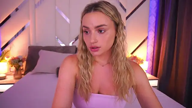 LindsieGreyy online show from July 18, 11:46 am