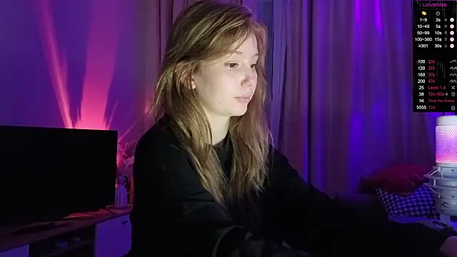 Sakura Moore online show from October 26, 9:10 pm