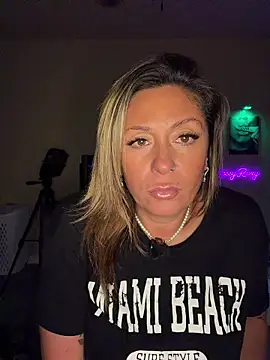 bossyroxy84 online show from November 30, 11:09 pm