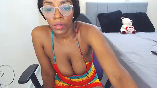 Keyra Dainty online show from December 16, 8:15 pm