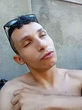 Snapshot of Isak_Millan chatting on October 5, 8:58 pm Isak Millan online show from October 5, 8:58 pm