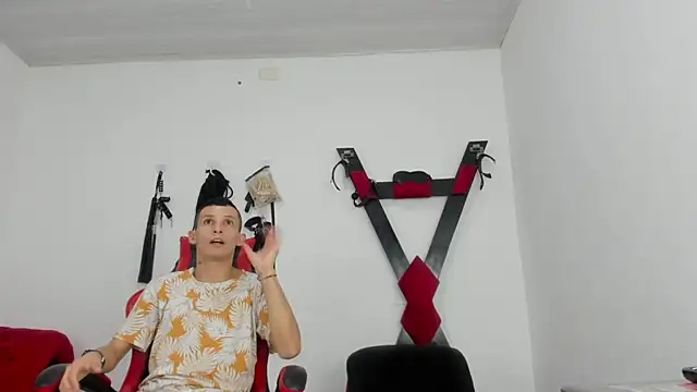 Isak Millan online show from December 14, 10:59 pm