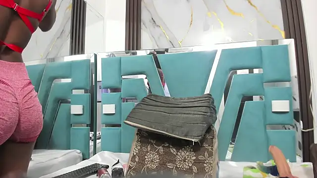 ebony valentina online show from December 1, 11:36 am