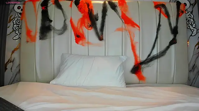 EvaMillins online show from October 28, 4:07 am