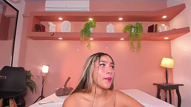 SofiaBennett  online show from November 7, 12:44 pm