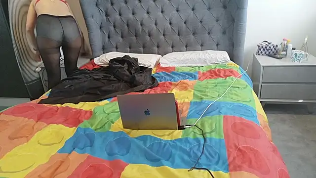 eatmypie69 online show from April 13, 10:05 am