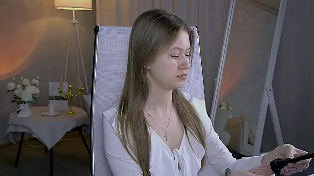 EveMundie online show from March 13, 6:36 am