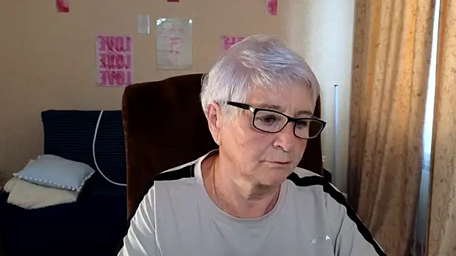Sandra Snowflake online show from June 23, 3:59 am