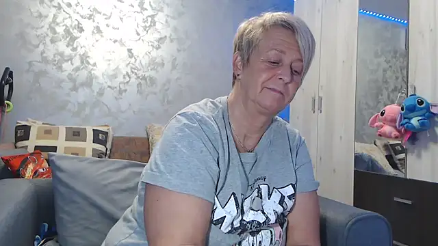 RosesandLillies online show from November 17, 6:08 pm