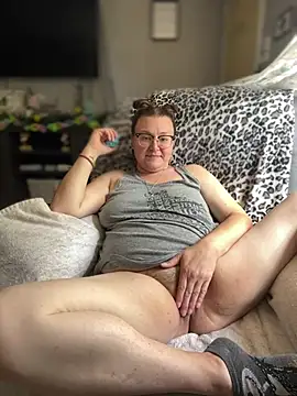 HTXBELLE online show from March 29, 8:30 pm