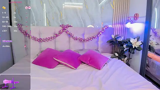 SalomeeHills online show from March 16, 5:06 pm