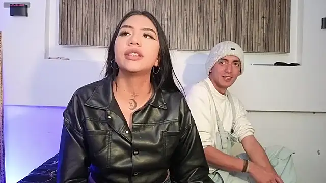 Snapshot of aron_and_paula chatting on October 14, 5:32 am aron and paula online show from October 14, 5:32 am