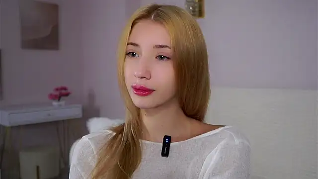 SunnivaCovil online show from November 25, 2:41 pm