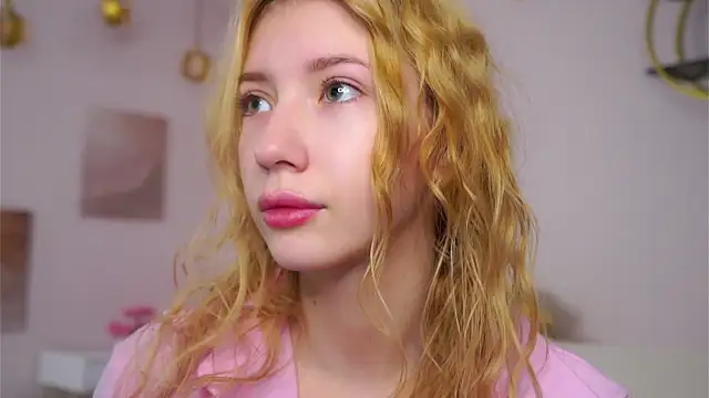 SunnivaCovil online show from February 15, 2:38 pm