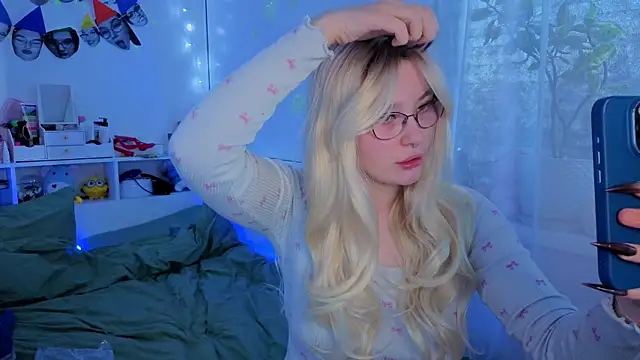 milliedoll online show from October 13, 9:45 am