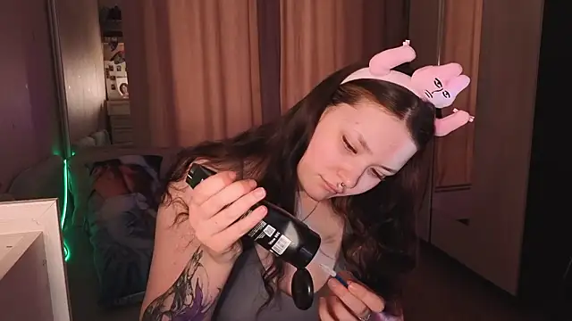 milliedoll online show from March 18, 11:15 am