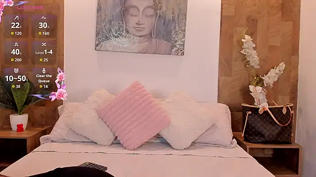 Lucia Brown  online show from May 31, 8:54 pm