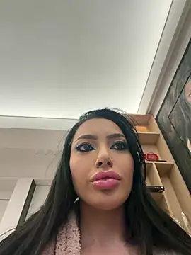 Mia Splash online show from February 7, 6:45 pm