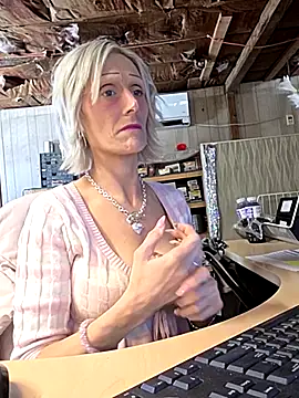 beautifulmee23 online show from January 6, 6:11 pm