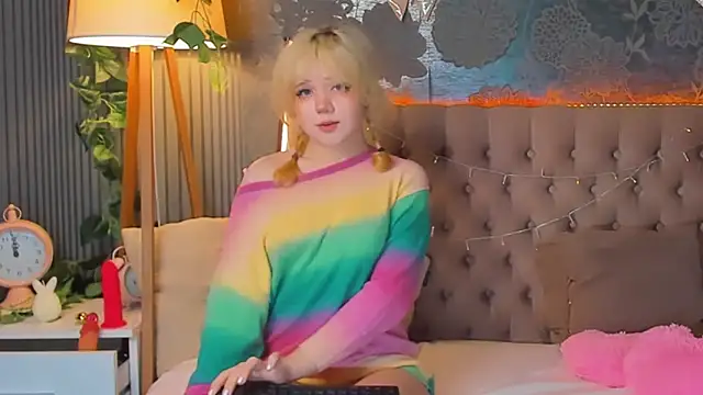 EmilyAngells online show from April 9, 6:41 am