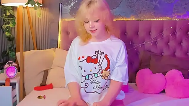 EmilyAngells online show from April 1, 5:41 am