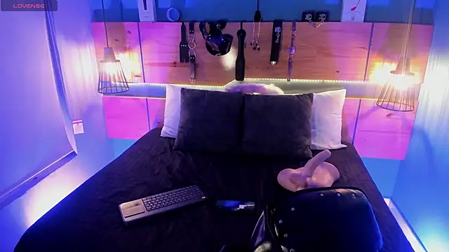 ChloeAllennn online show from November 25, 11:45 am