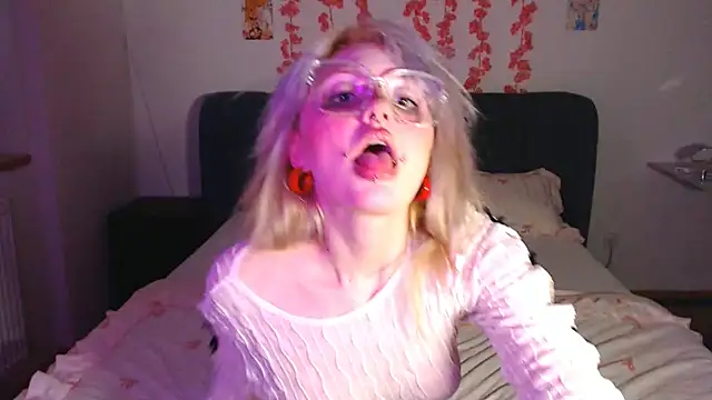 KimiSakura online show from March 13, 7:15 pm