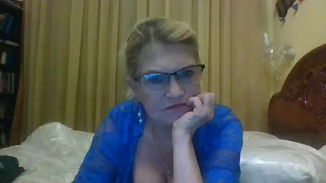 Snapshot of Heidi-Helga chatting on September 15, 6:04 pm Heidi-Helga online show from September 15, 6:04 pm