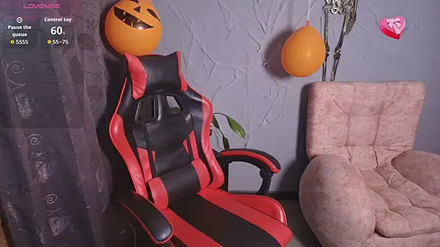 SophiTay online show from October 18, 1:30 am