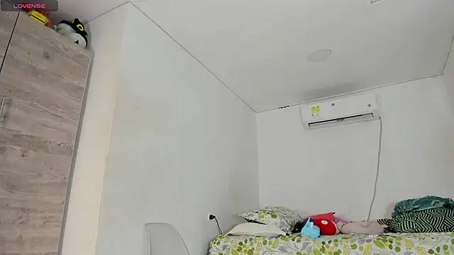 flor herrera01 online show from September 12, 11:12 pm