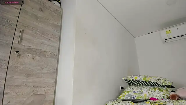 flor herrera01 online show from September 18, 6:45 am