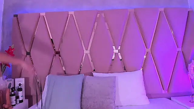 Emily Black1 online show from April 13, 11:49 pm