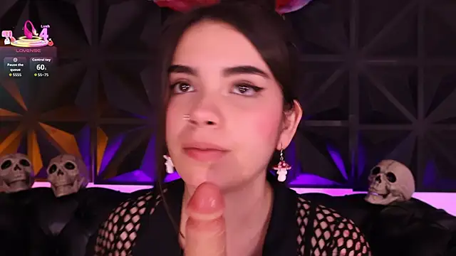 DaphneGlas online show from October 27, 12:55 pm