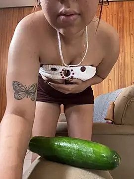 KiaraCut online show from April 14, 2:06 pm