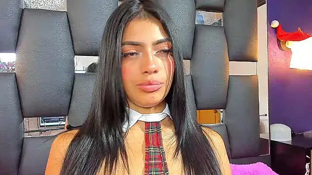 EMYCLARK01 online show from January 9, 3:33 am