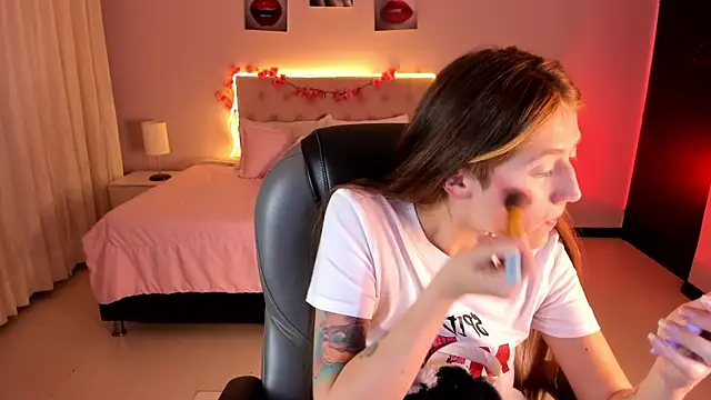 Emily Warren  online show from April 10, 9:21 pm