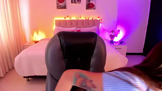 Emily Warren  online show from December 4, 7:47 pm