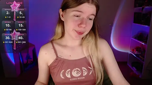 Snapshot of Strawberry_juli chatting on September 22, 7:29 am Strawberry juli online show from September 22, 7:29 am