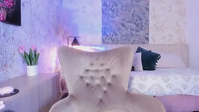 Liannaa  online show from October 29, 7:38 pm