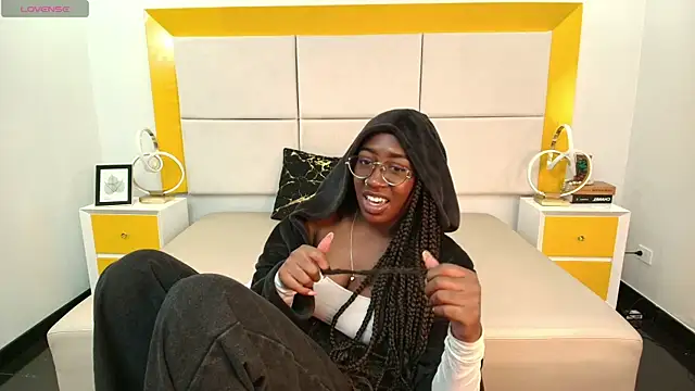 Snapshot of Qeen_blackk chatting on October 2, 8:47 pm Qeen blackk online show from October 2, 8:47 pm