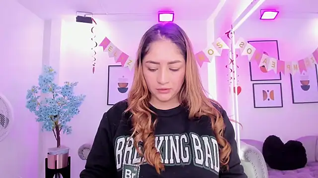 Snapshot of Agatha_luxx chatting on October 24, 12:34 pm Agatha luxx online show from October 24, 12:34 pm