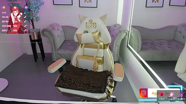 Snapshot of Agatha_luxx chatting on September 19, 12:37 pm Agatha luxx online show from September 19, 12:37 pm