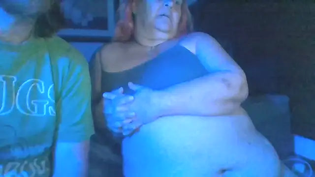 Snapshot of SpnzTnT chatting on October 7, 3:22 am SpnzTnT online show from October 7, 3:22 am