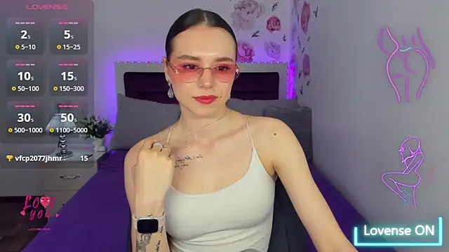 EmelyMason online show from April 7, 6:15 am