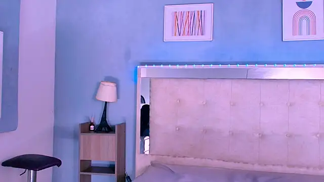 Snapshot of Emily_Castillo_1 chatting on September 22, 5:06 am Emily Castillo 1 online show from September 22, 5:06 am