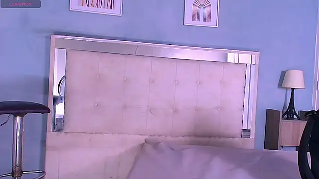 Snapshot of Emily_Castillo_1 chatting on October 13, 5:54 am Emily Castillo 1 online show from October 13, 5:54 am