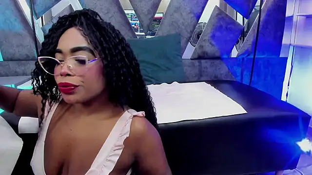 Snapshot of CandyMartinez_ chatting on October 16, 8:22 pm CandyMartinez online show from October 16, 8:22 pm