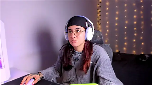 Snapshot of Camil_Lee chatting on October 28, 2:17 am Camil Lee online show from October 28, 2:17 am