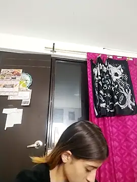 KratosAfroditacs online show from February 3, 10:45 pm