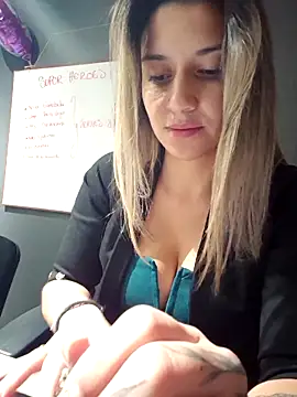 Isabella Varella online show from November 5, 12:32 pm